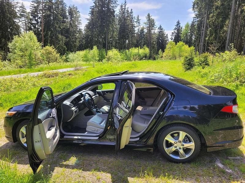 Schwarz Gebraucht 2010 Honda Accord Executive Limousine | 7.900 € (Guter Preis) - Bild 1/4