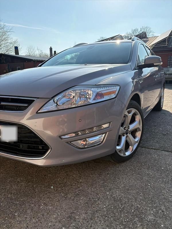 Gebraucht Ford Mondeo 200 PS (147 kW) 2011 Silber Kombi