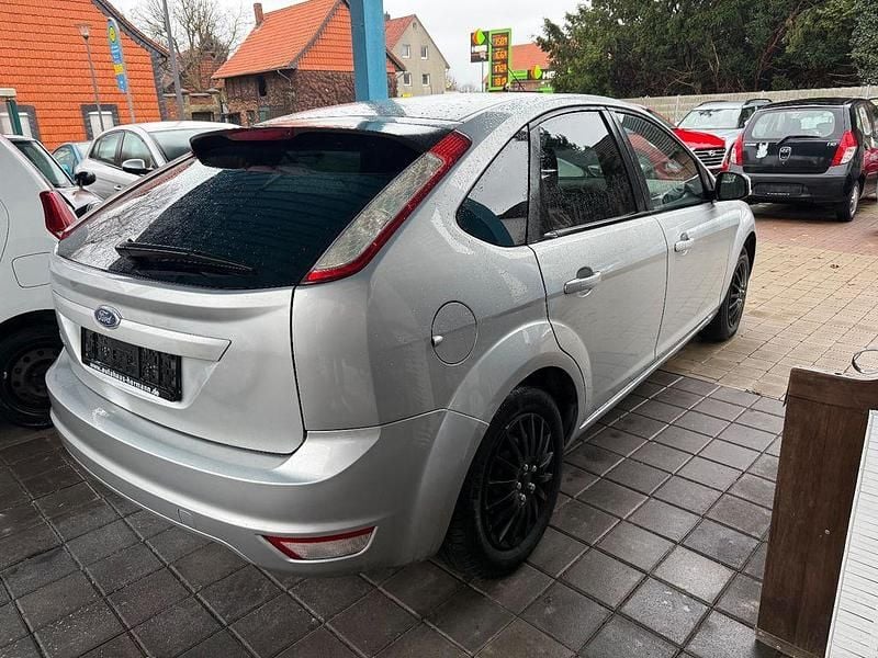 Gebraucht Ford Focus Ambiente 80 PS (58 kW) 2010 Grau Limousine