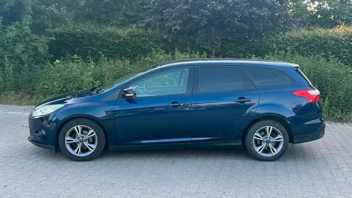 Gebraucht Ford Focus 116 PS (85 kW) 2013 Blau Kombi