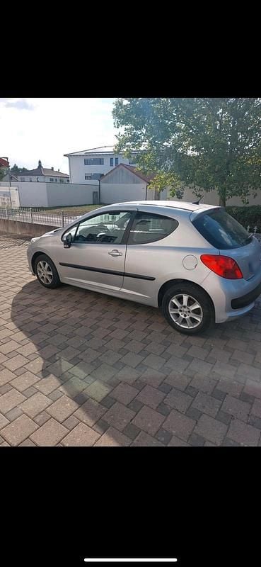 Gebraucht Peugeot 207 95 PS (69 kW) 2009 Silber Kleinwagen