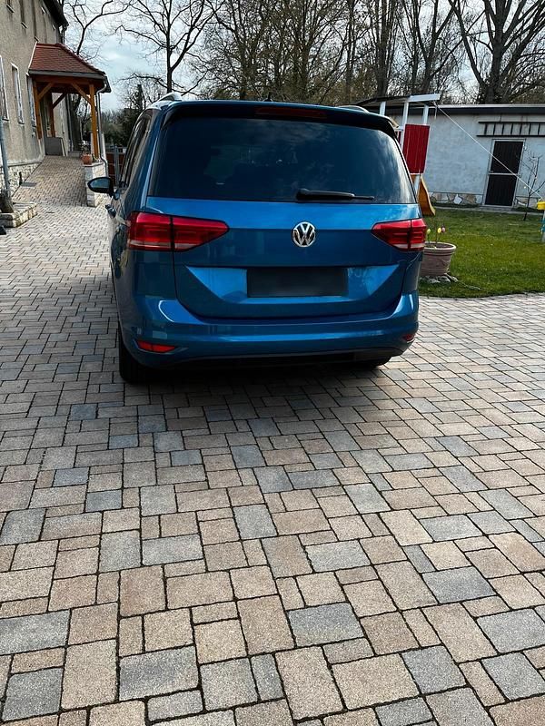 Gebraucht VW Touran Edition 116 PS (85 kW) 2017 Blau Van / Kleinbus