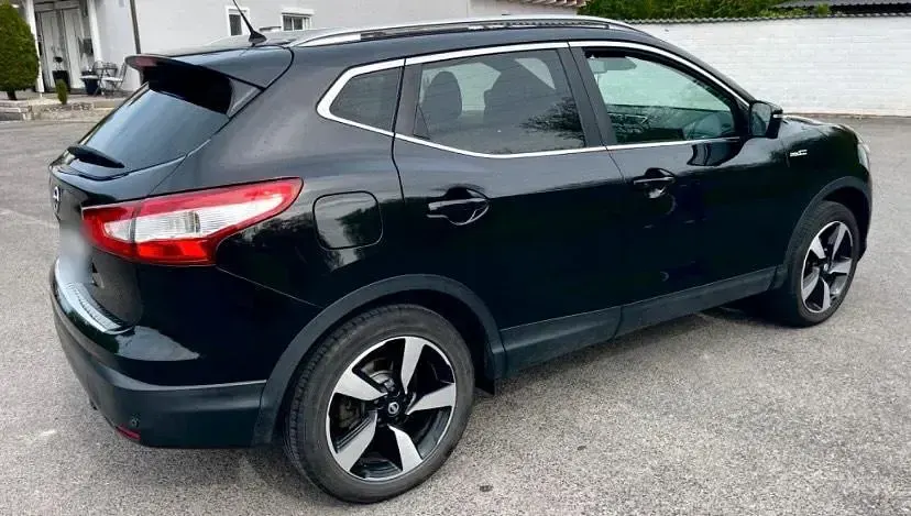 Gebraucht Nissan Qashqai Tekna 163 PS (119 kW) 2016 Schwarz SUV