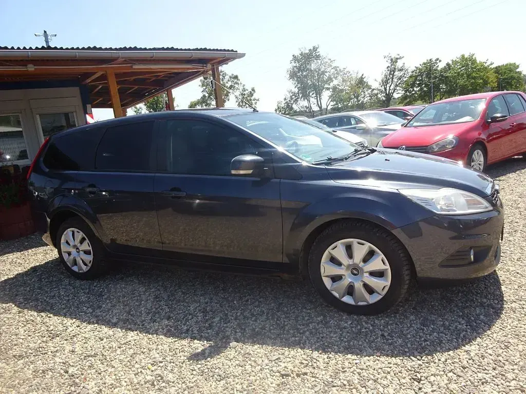 Gebraucht Ford Focus Style 110 PS (80 kW) 2009 Grau Limousine