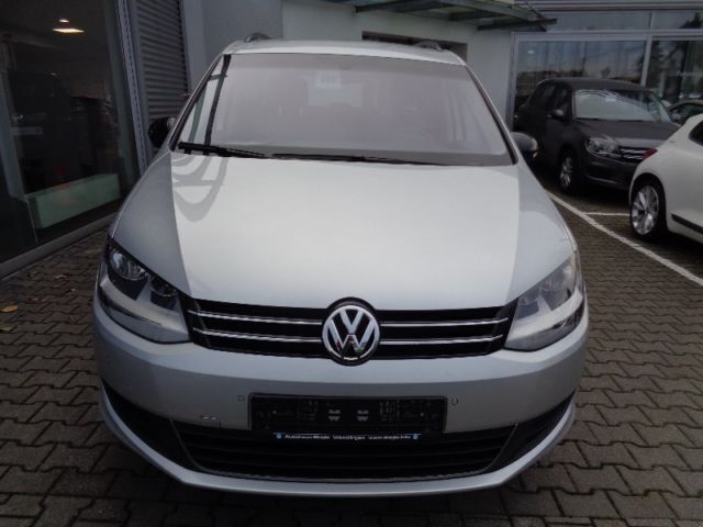 Gebraucht VW Sharan Match 140 PS (102 kW) 2013 Silber metallic Van / Kleinbus