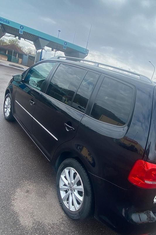 Gebraucht VW Touran 105 PS (77 kW) 2013 Schwarz Van / Kleinbus