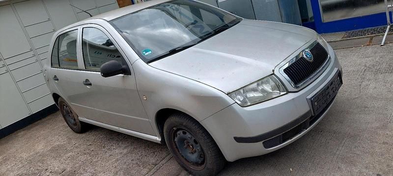 Silber Gebraucht 2004 Skoda Fabia Kleinwagen | 1.450 € (Fairer Preis) - Bild 1/4