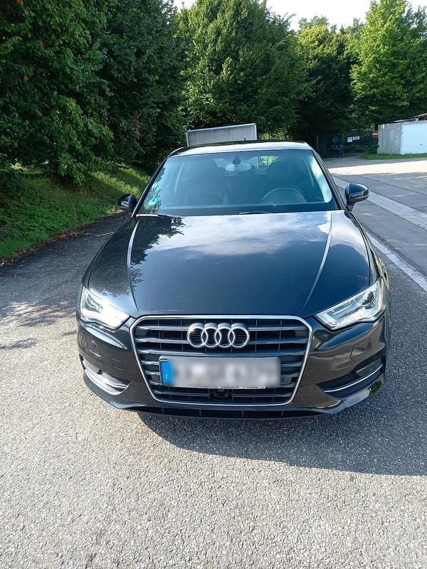 Schwarz Gebraucht 2012 Audi A3 Ambiente Limousine | 5.800 € (Guter Preis) - Bild 1/4