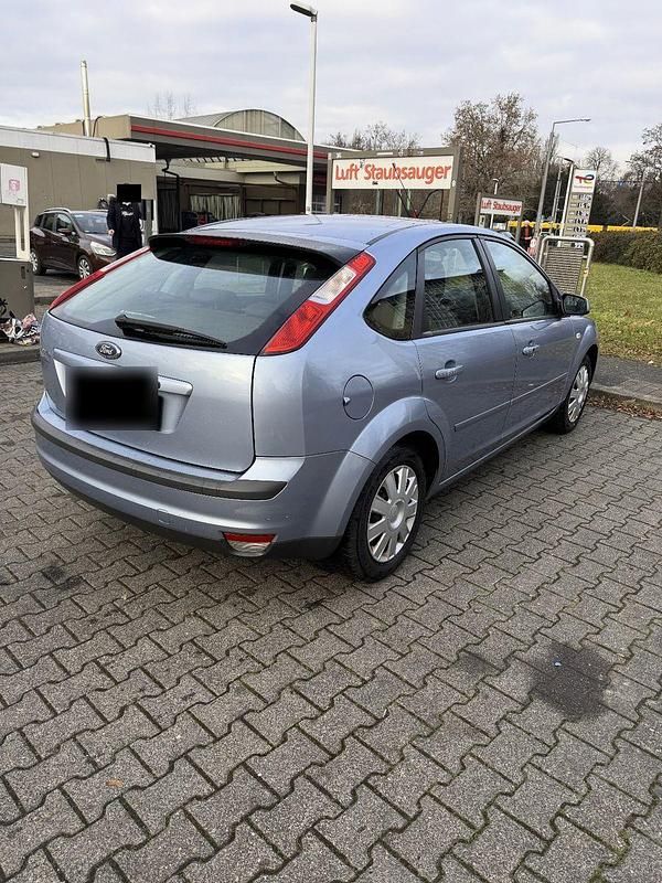 Second-hand Ford Focus 101 CP (74 kW) 2006 Albastru Berlinǎ