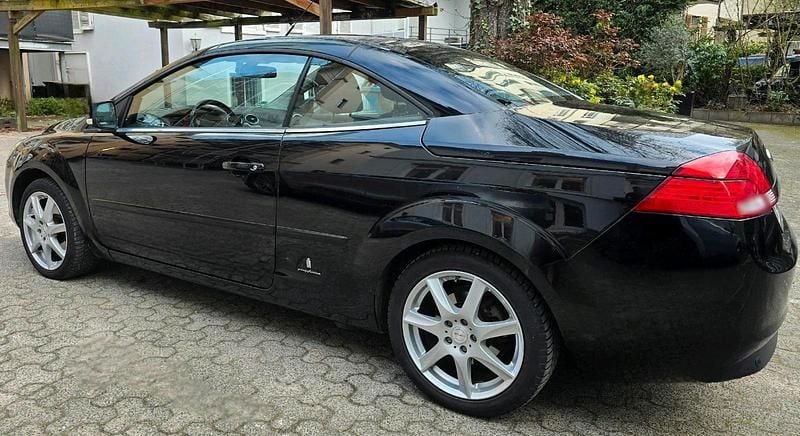 Gebraucht Ford Focus Cabriolet Titanium 145 PS (106 kW) 2010 Schwarz Cabrio