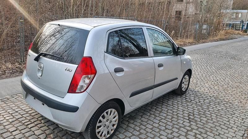 Gebraucht Hyundai i10 69 PS (50 kW) 2009 Silber Kleinwagen