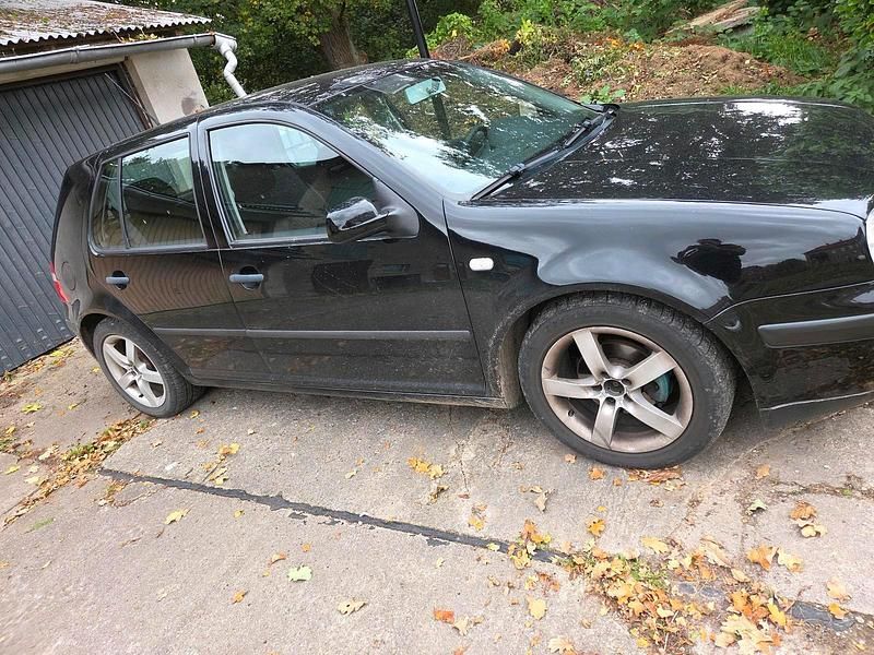 Schwarz Gebraucht 2002 VW Golf IV Limousine | 700 € (Superpreis) - Bild 1/4