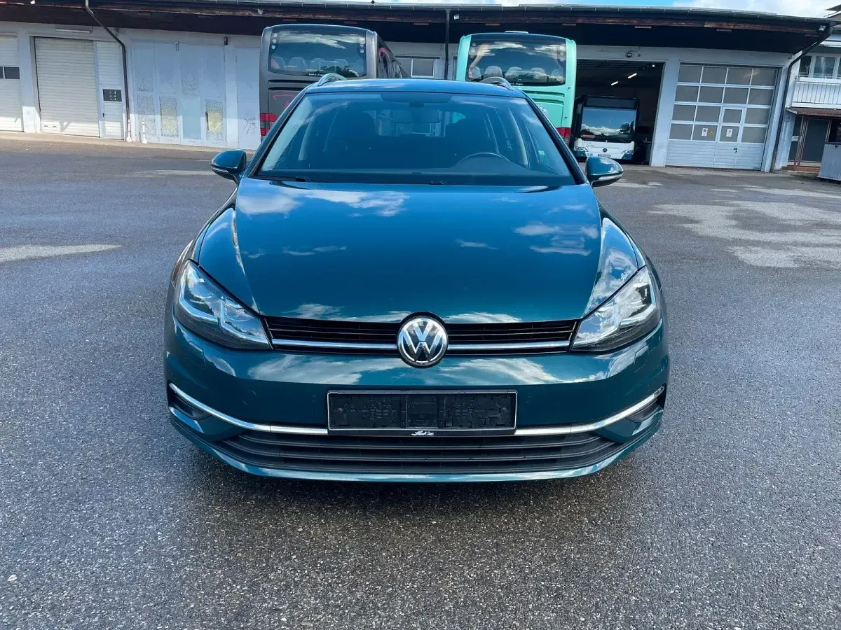 Second-hand VW Golf VII Sound 125 CP (91 kW) 2017 Verde Break