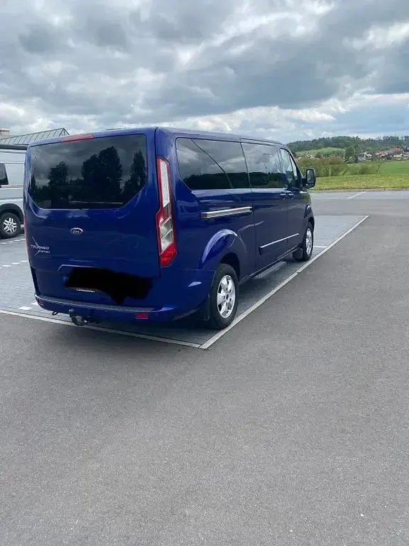 Gebraucht Ford Tourneo Titanium 170 PS (125 kW) 2018 Blau Van / Kleinbus