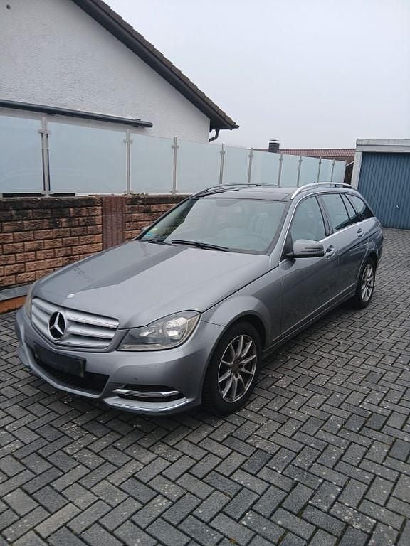 Silber Gebraucht 2013 Mercedes C200 Limousine | 6.900 € (Guter Preis) - Bild 1/4