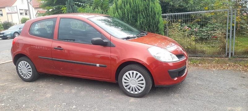 Gebraucht Renault Clio II Expression 75 PS (55 kW) 2006 Rot Limousine