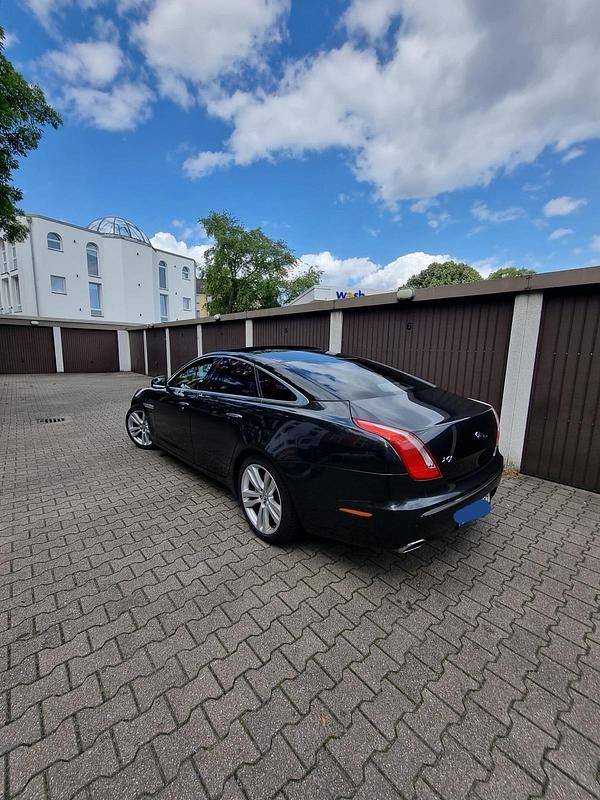 Gebraucht Jaguar XJ 275 PS (202 kW) 2012 Grau Limousine