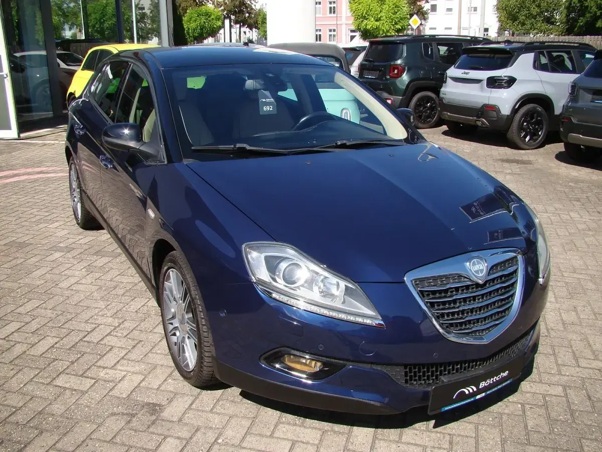 Gebraucht Lancia Delta 140 PS (102 kW) 2011 Kleinwagen