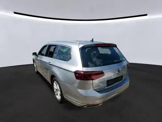 Gebraucht VW Passat Elegance 150 PS (110 kW) 2022 Silber Kombi