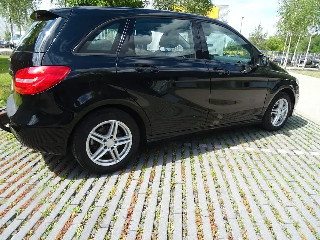 Gebraucht Mercedes B220 170 PS (125 kW) 2014 Kosmosschwarz  metalliclack Kleinwagen