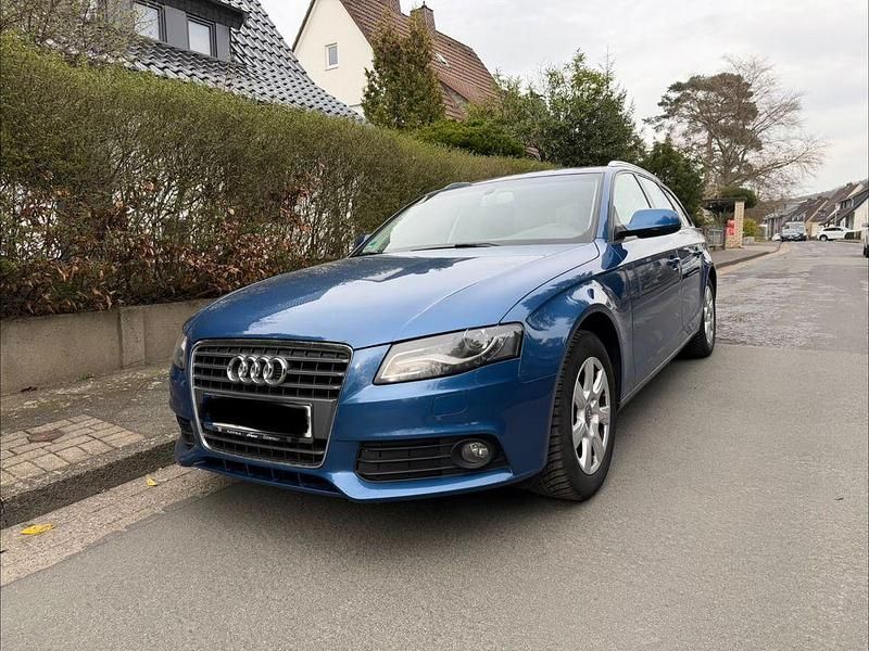 Gebraucht Audi A4 Attraction 143 PS (105 kW) 2011 Blau Kombi