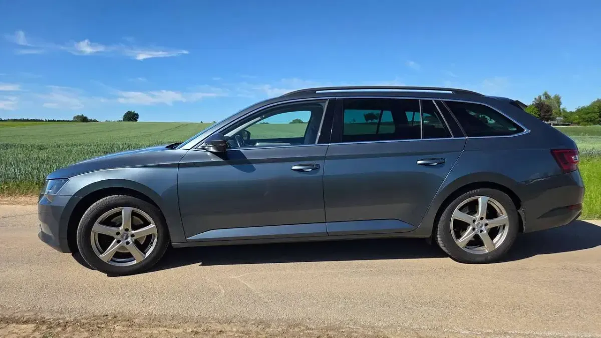 Gebraucht Skoda Superb Ambition 150 PS (110 kW) 2018 Grau Kombi