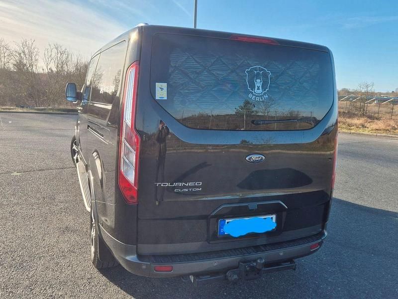 Gebraucht Ford Tourneo 170 PS (125 kW) 2023 Schwarz Van / Kleinbus