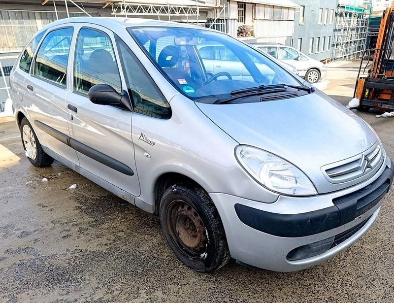 Silber Gebraucht 2006 Citroën Xsara Picasso Comfort Van / Kleinbus | 735 € (Superpreis) - Bild 1/4
