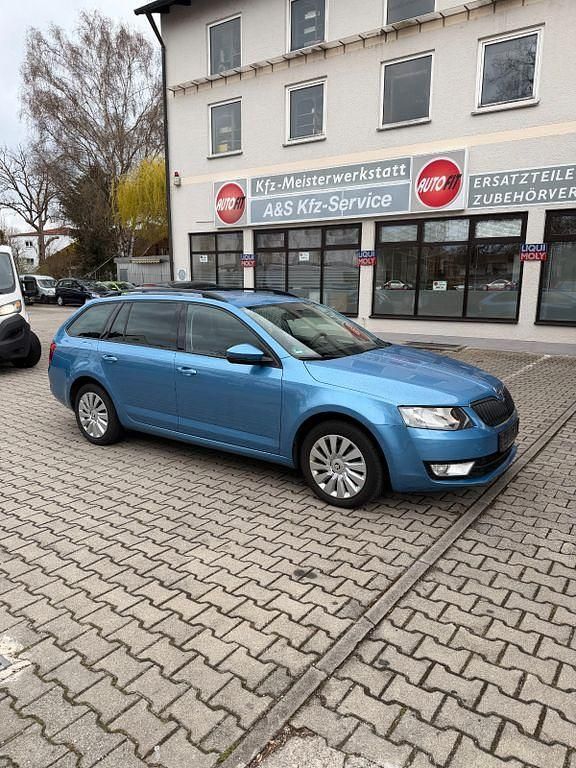 Gebraucht Skoda Octavia Ambition 150 PS (110 kW) 2016 Blau Kleinwagen