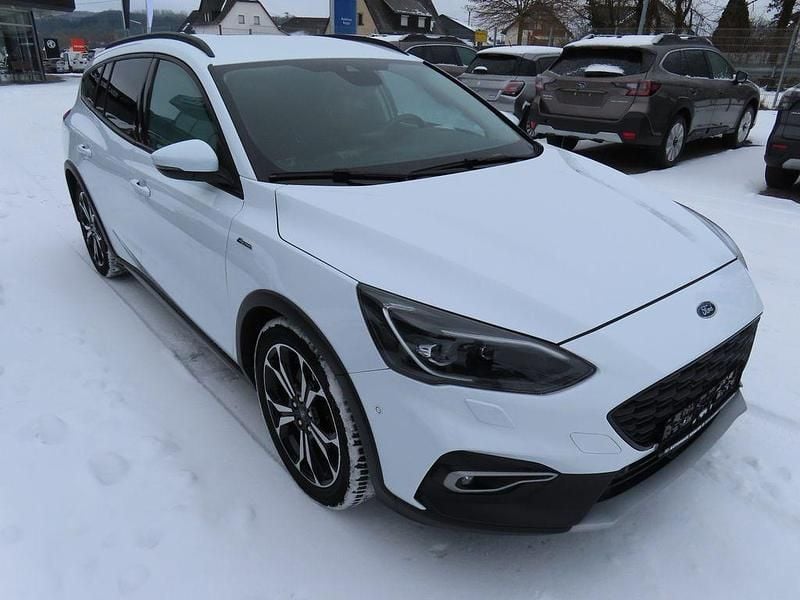 Weiß Gebraucht 2020 Ford Focus Active Limousine | 13.290 € (Fairer Preis) - Bild 1/4