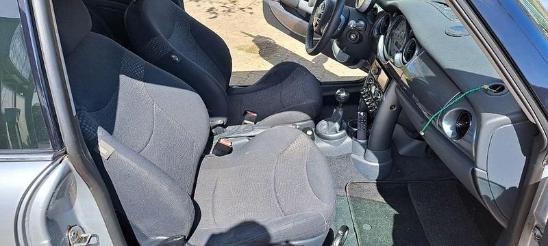 Second-hand Mini ONE 90 CP (66 kW) 2002 Argintiu Hatchback