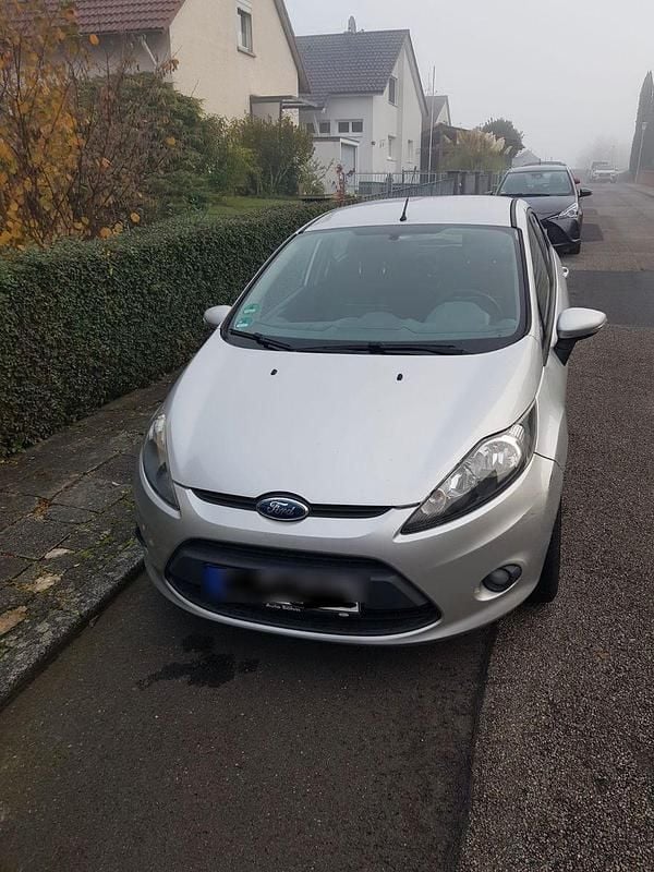 Silber Gebraucht 2010 Ford Fiesta Ambiente Kleinwagen | 2.290 € (Guter Preis) - Bild 1/4