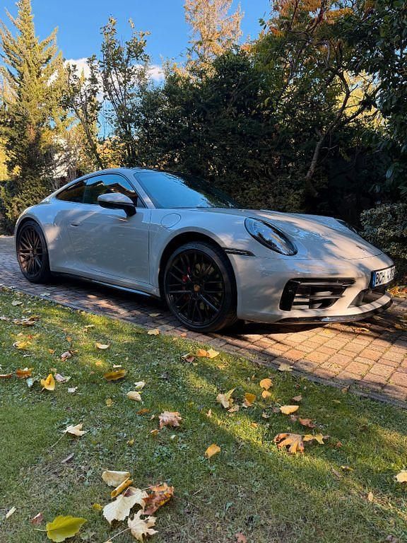 Grau Gebraucht 2023 Porsche 911 Carrera S Coupé | 141.800 € (Etwas zu teuer) - Bild 1/4