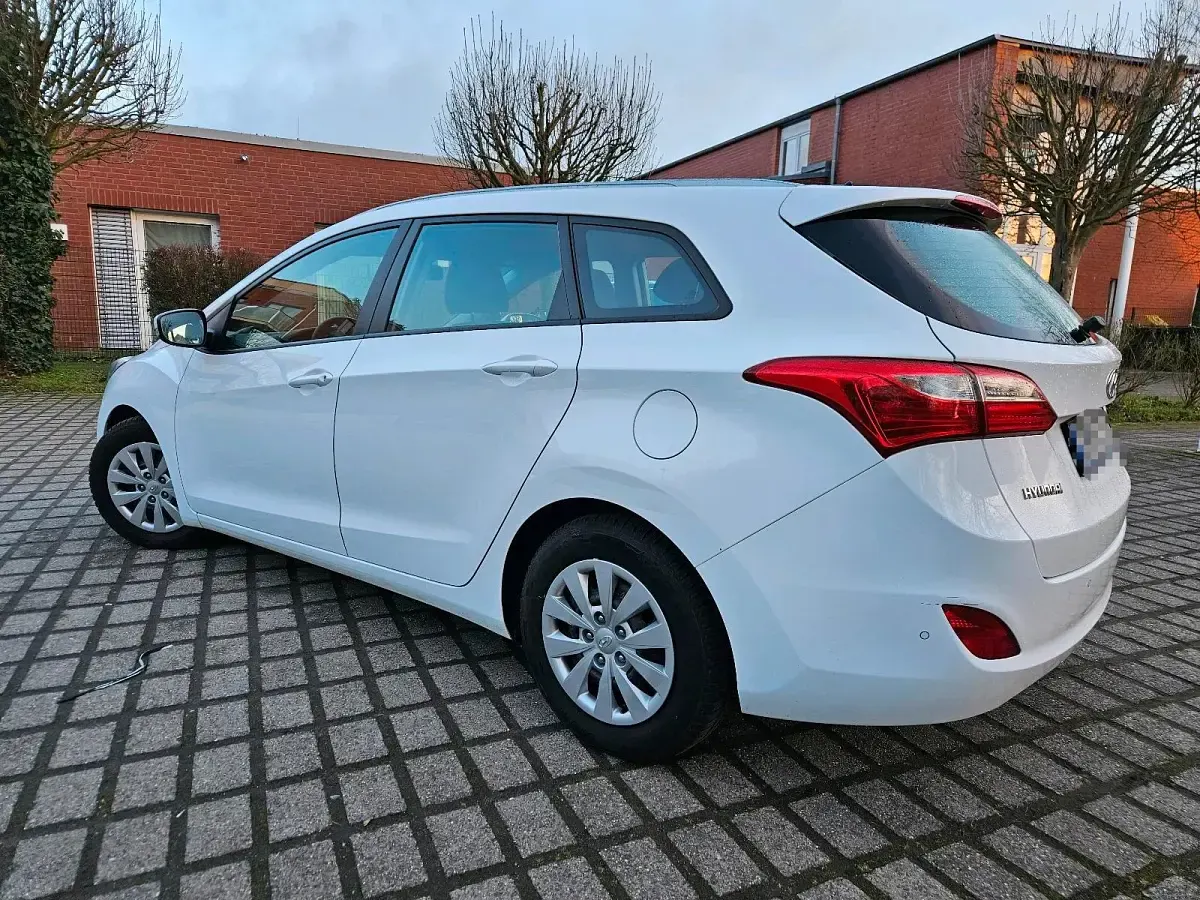 Gebraucht Hyundai i30 110 PS (80 kW) 2017 Weiß Kombi