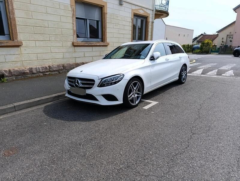Weiß Gebraucht 2018 Mercedes C220 Kombi | 15.900 € - Bild 1/4