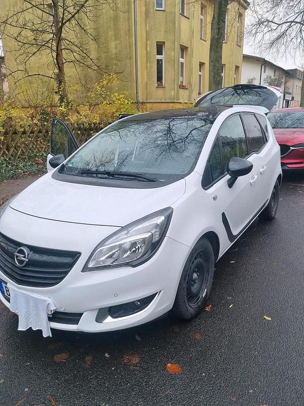 Weiß Gebraucht 2016 Opel Meriva Color Edition Van / Kleinbus | 8.190 € (Etwas zu teuer) - Bild 1/4