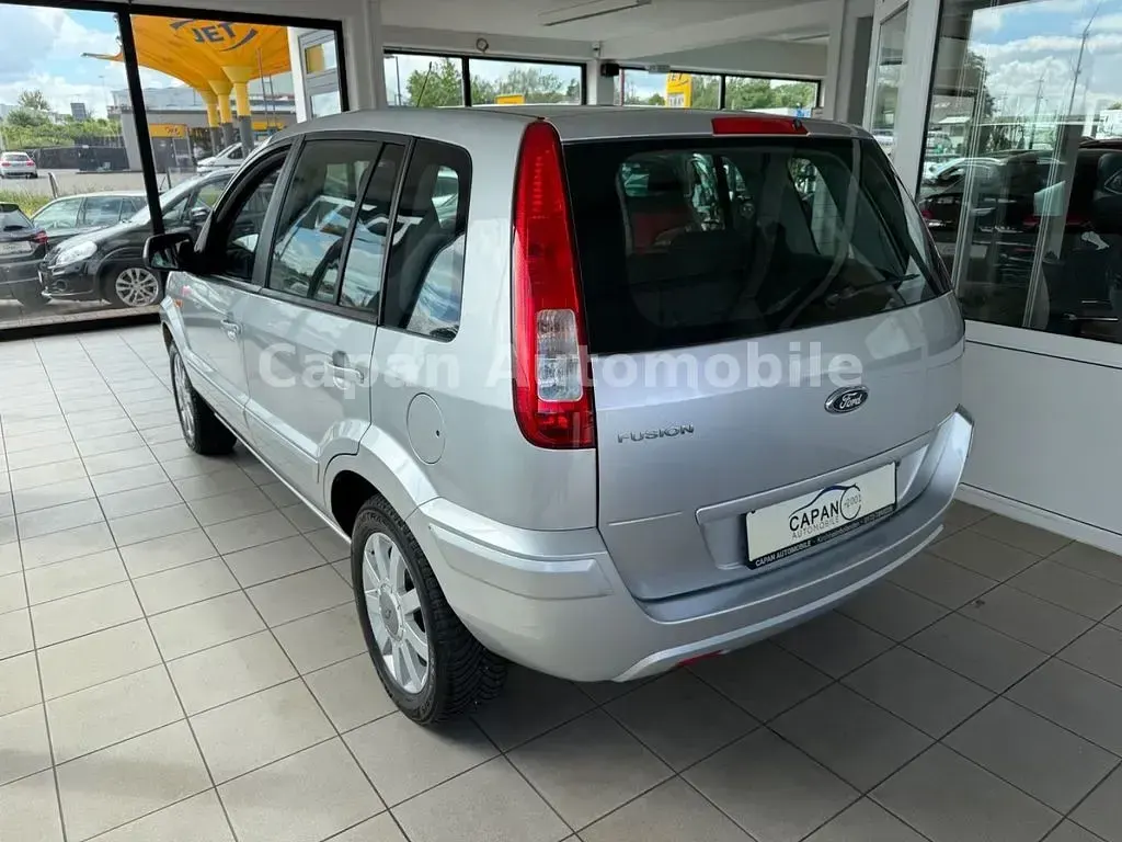 Gebraucht Ford Fusion Trend 101 PS (74 kW) 2012 Silber Kleinwagen