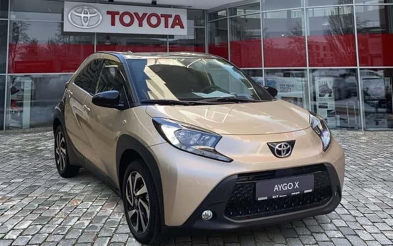 Rot Neu 2025 Toyota Aygo Kleinwagen | 18.290 € - Bild 1/4