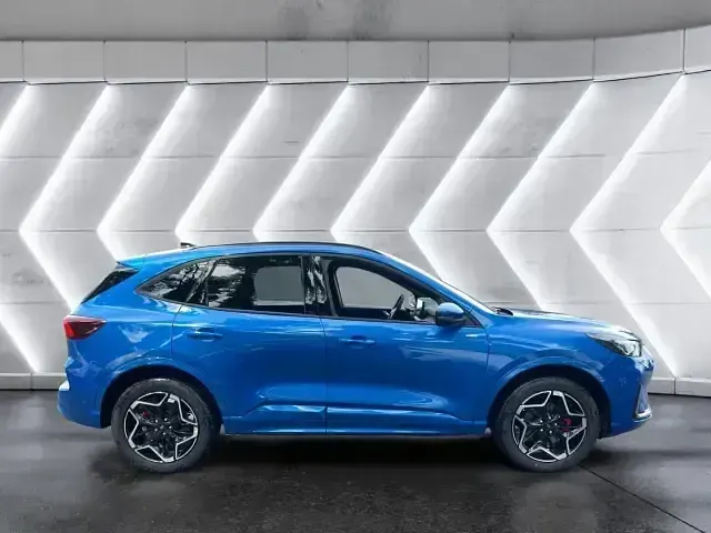 Gebraucht Ford Kuga ST-Line X 242 PS (177 kW) 2024 Blau SUV
