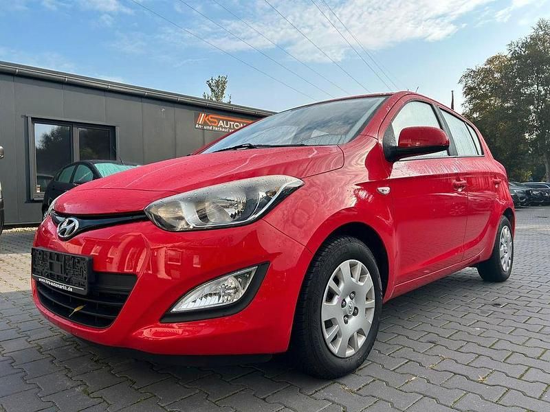 Rot Gebraucht 2012 Hyundai i20 Edition Kleinwagen | 4.950 € (Fairer Preis) - Bild 1/4