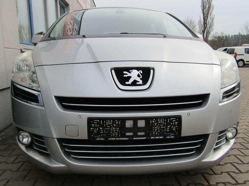 Gebraucht Peugeot 5008 Business-Line 114 PS (83 kW) 2013 Aluminiumgrau/metallic Van / Kleinbus
