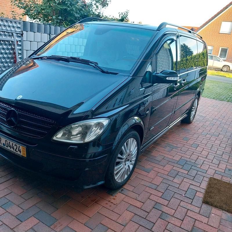 Schwarz Gebraucht 2010 Mercedes Viano Van / Kleinbus | 13.500 € (Etwas zu teuer) - Bild 1/4