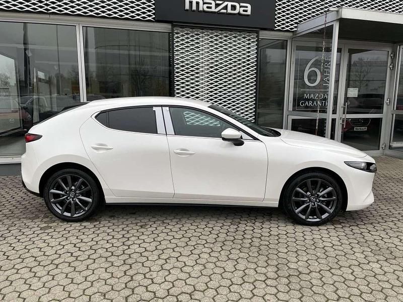 Gebraucht Mazda 3 Exclusive-Line 140 PS (102 kW) 2024 Snowflake white pearl Limousine