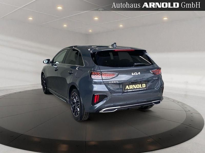 Neu Kia Ceed GT-Line 140 PS (102 kW) 2025 Schwarz (pentametall) Kleinwagen