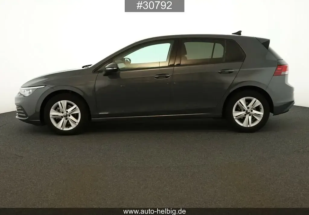Gebraucht VW Golf VIII Life 131 PS (96 kW) 2023 Grau Limousine