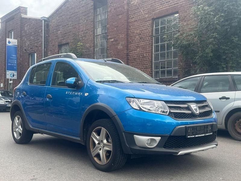 Blau Gebraucht 2013 Dacia Sandero Essentiel Kleinwagen | 3.900 € (Fairer Preis) - Bild 1/4