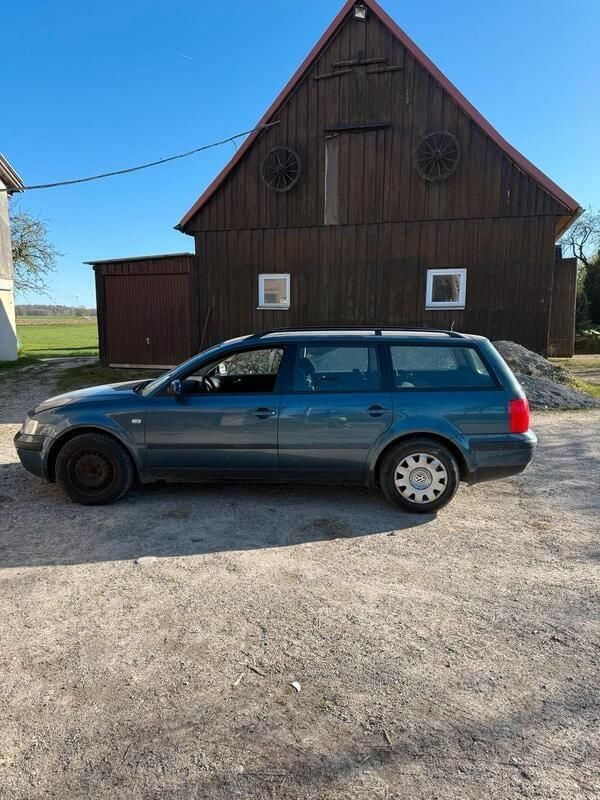 Blau Gebraucht 2000 VW Passat Kombi | 400 € (Superpreis) - Bild 1/4