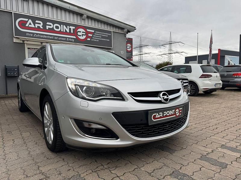 Silber Gebraucht 2014 Opel Astra Exklusiv Limousine | 9.999 € (Etwas zu teuer) - Bild 1/4