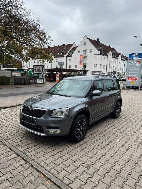 Grau Gebraucht 2017 Skoda Yeti Drive SUV | 10.950 € (Superpreis) - Bild 1/4
