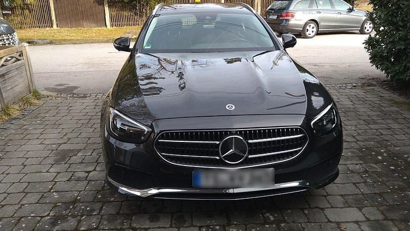Gebraucht Mercedes E220 194 PS (142 kW) 2021 Schwarz Kombi